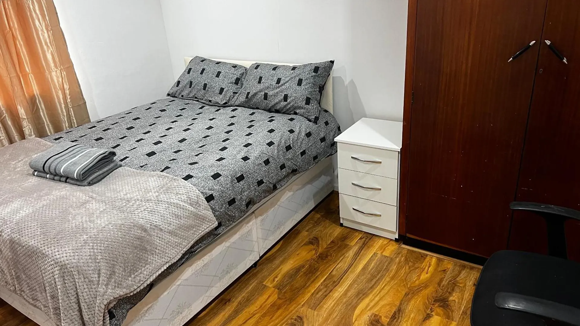 Good Priced Single Rooms In Hayes 0*, Northolt (Greater London) United Kingdom